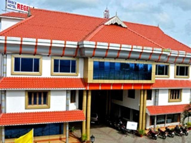 Issacs Regency Hotel Sultan Bathery Exterior photo